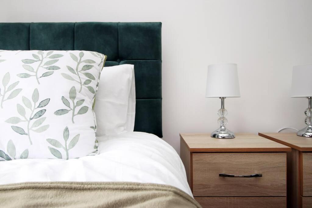 Villa Holiday House For 7 Guests, Free Wi-Fi & Self Check-In Explore Newport Exterior foto