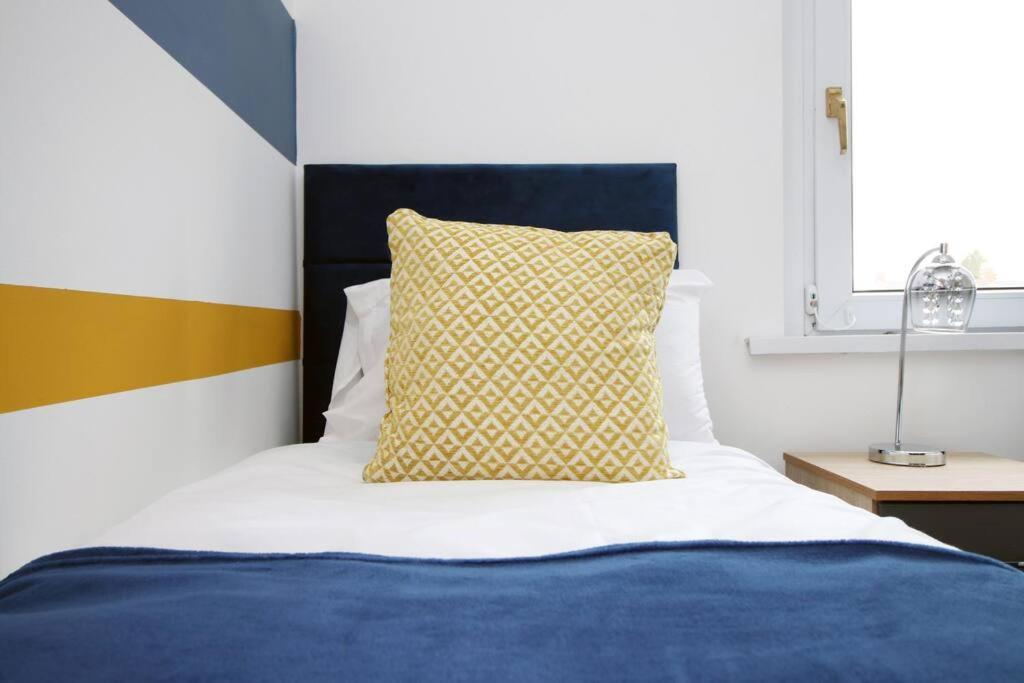 Villa Holiday House For 7 Guests, Free Wi-Fi & Self Check-In Explore Newport Exterior foto