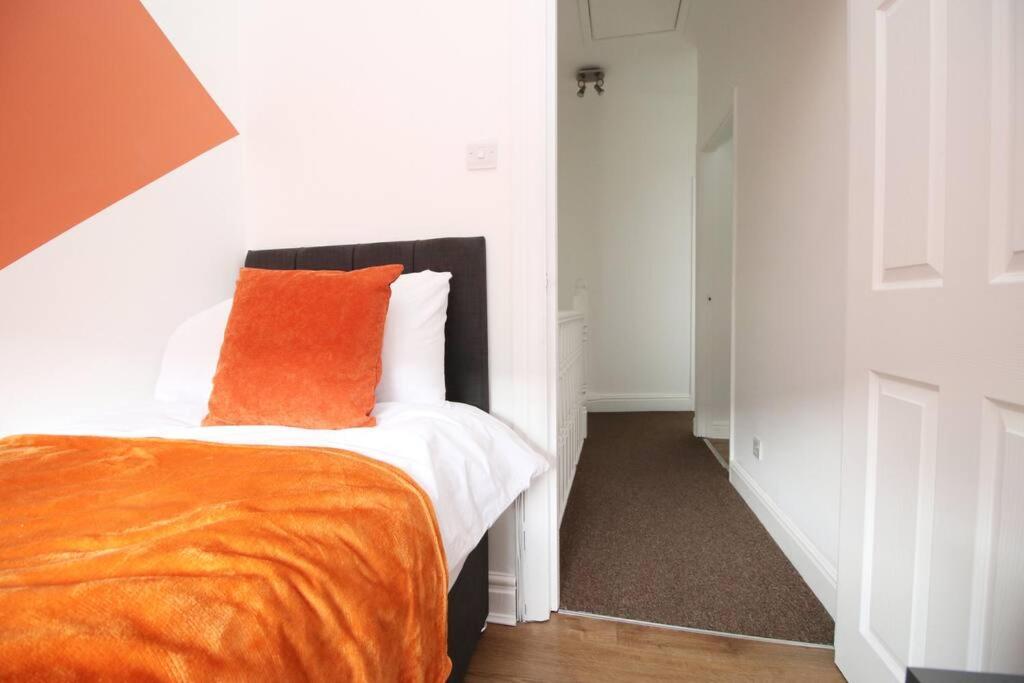 Villa Holiday House For 7 Guests, Free Wi-Fi & Self Check-In Explore Newport Exterior foto