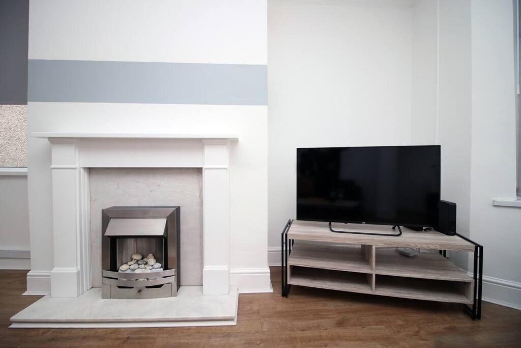 Villa Holiday House For 7 Guests, Free Wi-Fi & Self Check-In Explore Newport Exterior foto